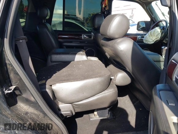 2006 Lincoln Navigator Luxury z VIN 5LMFU27546LJ23067, wystawiony jako IAAI lot #41593171 z przebiegiem Nie podano mil oraz . Historia ofert i sprzedaży dostępna na DreamBid. Obrazek 8.