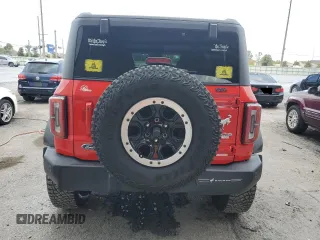 2022 Ford Bronco с VIN 1FMEE5DP9NLB49973, выставлен на аукционе Copart как лот 56214605 с пробегом 23 697 миль миль и Списание • Salvage title. История ставок и продаж доступна на DreamBid. Изображение 6.