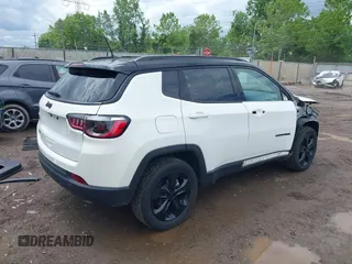 2021 Jeep Compass Altitude with VIN 3C4NJDBBXMT586529, listed as a IAAI auction lot 42296016 with 71,789 mi miles and . Bid and sale history available at DreamBid. Image 4.