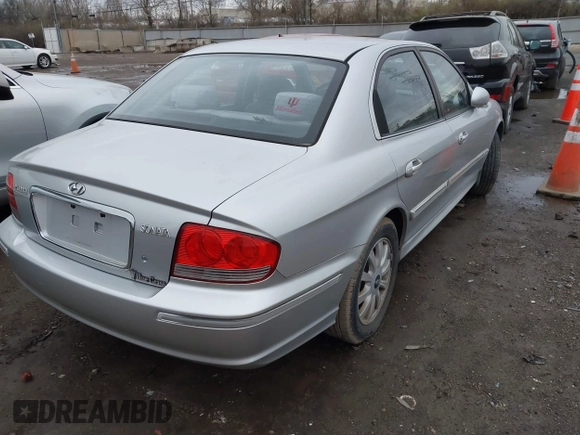 2005 Hyundai Sonata GLS with VIN KMHWF35H15A134005, listed as a IAAI auction lot 41820678 with 142,162 mi miles. Bid and sale history available at carsss.com. Image 4.