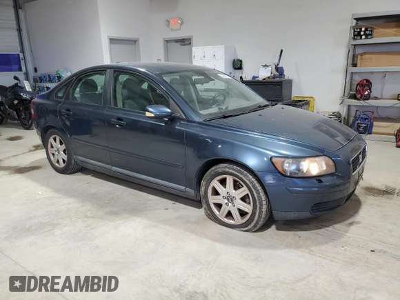 2005 Volvo S40 z VIN YV1MS382252110668, wystawiony jako Copart lot #50420335 z przebiegiem 155 900 mil mil oraz Szkoda całkowita • Salvage title. Historia ofert i sprzedaży dostępna na DreamBid. Obrazek 4.