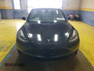 2023 Tesla Model 3 z VIN 5YJ3E1EAXPF433682, wystawiony jako Copart lot #59864445 z przebiegiem 85 738 mil mil oraz Czysty tytuł • Clean title. Historia ofert i sprzedaży dostępna na DreamBid. Obrazek 5.