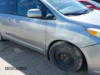 2015 Toyota Sienna XLE с VIN 5TDYK3DC0FS688624, выставлен на аукционе IAAI как лот 42252799 с пробегом 201 522 миль миль и . История ставок и продаж доступна на DreamBid. Изображение 6.