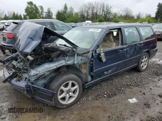 1998 Volvo V70 с VIN YV1LW5575W2504937, выставлен на аукционе Copart как лот 52700504 с пробегом Не указан миль и Списание • Salvage title. История ставок и продаж доступна на DreamBid. Изображение 1.