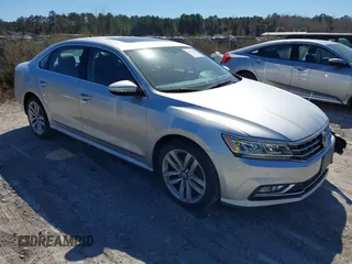 2017 Volkswagen Passat SE z VIN 1VWGT7A35HC028813, wystawiony jako IAAI lot #41703929 z przebiegiem 76 660 mil mil oraz . Historia ofert i sprzedaży dostępna na DreamBid. Obrazek 1.