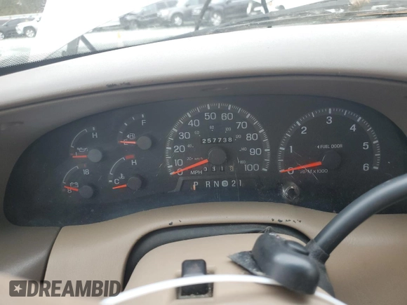 1997 Ford Expedition XLT with VIN 1FMEU17L5VLB80125, listed as a Copart auction lot 83892824 with 257,738 mi miles and Salvage title. Bid and sale history available at DreamBid. Image 9.