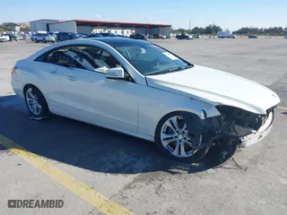 2011 Mercedes-Benz E-Class E 350 with VIN WDDKJ5GB2BF072981, listed as a IAAI auction lot 40683703 with 192,421 mi miles. Bid and sale history available at carsss.com. Image 1.