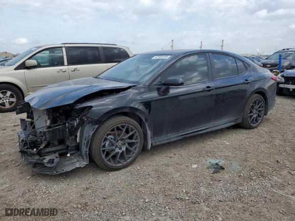 2025 Toyota Camry LE with VIN 4T1DAACK7SU556301, listed as a Copart auction lot 47483165 with 2,696 mi miles and Salvage Title. Bid and sale history available at carsss.com. Image 1.