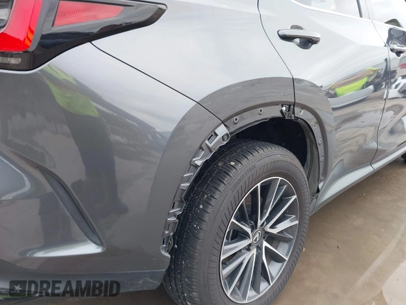 2024 Lexus NX 250 Premium z VIN 2T2GDCAZ7RC015465, wystawiony jako IAAI lot #42171196 z przebiegiem 14 322 mil mil oraz . Historia ofert i sprzedaży dostępna na DreamBid. Obrazek 19.