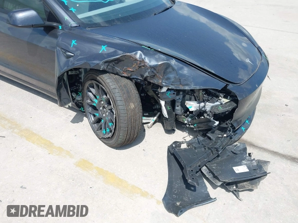 2024 Tesla Model 3 z VIN 5YJ3E1EAXRF864719, wystawiony jako IAAI lot #42129944 z przebiegiem 3 776 mil mil oraz . Historia ofert i sprzedaży dostępna na DreamBid. Obrazek 6.