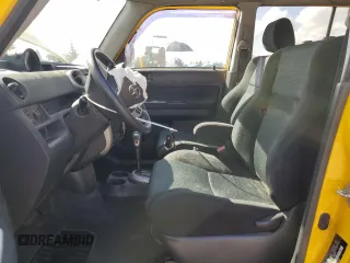 2006 Scion xB z VIN JTLKT324964074783, wystawiony jako Copart lot #55445315 z przebiegiem 442 004 mil mil oraz Szkoda całkowita • Salvage title. Historia ofert i sprzedaży dostępna na DreamBid. Obrazek 7.