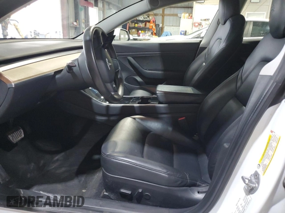 2019 Tesla Model 3 Mid Range z VIN 5YJ3E1EA3KF427229, wystawiony jako Copart lot #60881305 z przebiegiem 78 975 mil mil oraz Czysty tytuł • Clean title. Historia ofert i sprzedaży dostępna na DreamBid. Obrazek 7.