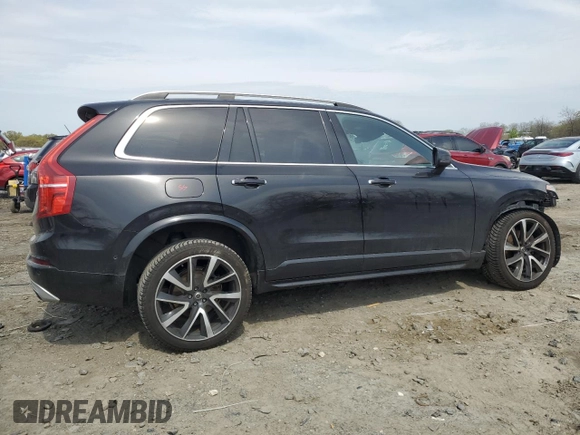 2018 Volvo XC90 Momentum z VIN YV4A22PK5J1209048, wystawiony jako Copart lot #52187925 z przebiegiem 90 909 mil mil oraz Szkody całkowita. Historia ofert i sprzedaży dostępna na DreamBid. Obrazek 3.