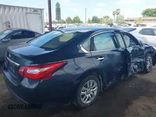 2016 Nissan Altima SR z VIN 1N4AL3AP0GC216597, wystawiony jako IAAI lot #41987929 z przebiegiem 191 736 mil mil oraz . Historia ofert i sprzedaży dostępna na DreamBid. Obrazek 4.