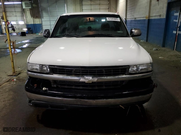 2002 Chevrolet Silverado 1500 with VIN 1GCEC14W42Z286600, listed as a Copart auction lot 42590885 with 234,109 mi miles and Salvage Title. Bid and sale history available at carsss.com. Image 5.