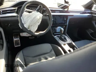 2023 Volkswagen Arteon SEL Premium R-Line z VIN WVWTR7AN5PE015502, wystawiony jako Copart lot #82045674 z przebiegiem 6 882 mil mil oraz Szkoda całkowita • Salvage title. Historia ofert i sprzedaży dostępna na DreamBid. Obrazek 8.