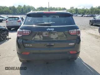 2019 Jeep Compass Latitude z VIN 3C4NJDBB5KT713992, wystawiony jako Copart lot #64503495 z przebiegiem 99 097 mil mil oraz Szkoda całkowita • Salvage title. Historia ofert i sprzedaży dostępna na DreamBid. Obrazek 6.