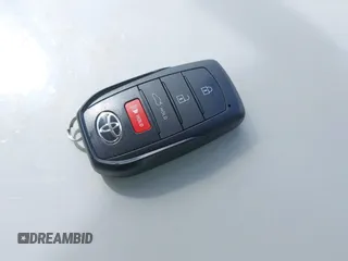 2024 Toyota Corolla SE z VIN JTDP4MCE9R3522624, wystawiony jako IAAI lot #40741101 z przebiegiem 4231 mil mil oraz . Historia ofert i sprzedaży dostępna na DreamBid. Obrazek 11.