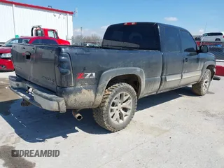 2005 Chevrolet Silverado 1500 Z71 with VIN 2GCEK19B251347481, listed as a IAAI auction lot 41886913 with 236,414 mi miles. Bid and sale history available at carsss.com. Image 4.