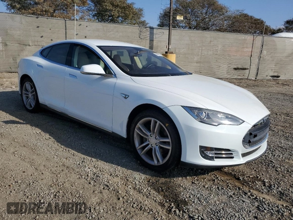 2013 Tesla Model S with VIN 5YJSA1CG2DFP17298, listed as a Copart auction lot 89166515 with 57,615 mi miles and Salvage Title. Bid and sale history available at carsss.com. Image 4.