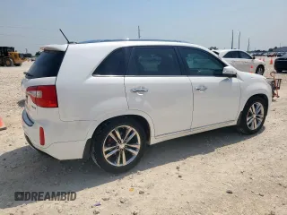2015 Kia Sorento SX z VIN 5XYKW4A76FG578746, wystawiony jako Copart lot #56185905 z przebiegiem 141 006 mil mil oraz Czysty tytuł • Clean title. Historia ofert i sprzedaży dostępna na DreamBid. Obrazek 3.