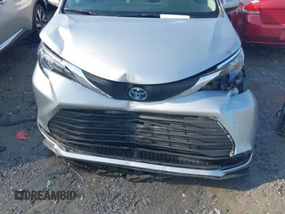 2024 Toyota Sienna LE z VIN 5TDKRKEC0RS203462, wystawiony jako IAAI lot #42240548 z przebiegiem 28 038 mil mil oraz . Historia ofert i sprzedaży dostępna na DreamBid. Obrazek 6.