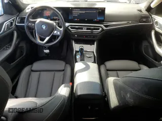 2023 BMW i4 eDrive40 z VIN WBY73AW06PFP48969, wystawiony jako Copart lot #44912315 z przebiegiem 20 828 mil mil oraz Szkody całkowita. Historia ofert i sprzedaży dostępna na DreamBid. Obrazek 8.
