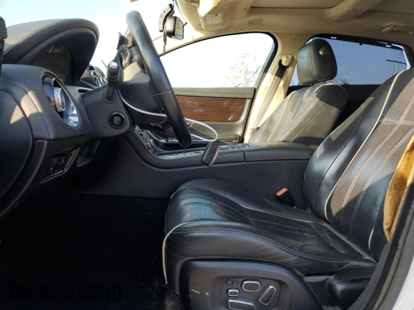 2014 Jaguar XJ Portfolio with VIN SAJWA2GZ3E8V60788, listed as a Copart auction lot 43272405 with 97,196 mi miles and Salvage title. Bid and sale history available at DreamBid. Image 7.