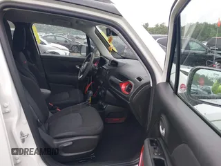 2023 Jeep Renegade Trailhawk z VIN ZACNJDC17PPP43612, wystawiony jako IAAI lot #42486733 z przebiegiem 17 658 mil mil oraz . Historia ofert i sprzedaży dostępna na DreamBid. Obrazek 5.