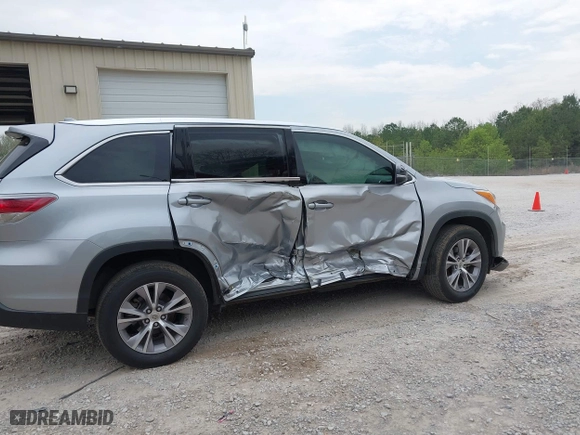 2014 Toyota Highlander XLE with VIN 5TDKKRFH3ES035284, listed as a IAAI auction lot 41909877 with 112,468 mi miles. Bid and sale history available at carsss.com. Image 6.