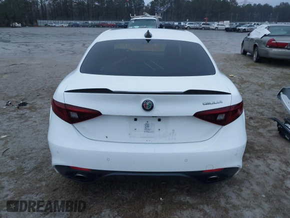 2017 Alfa Romeo Giulia Ti z VIN ZARFAECN2H7539370, wystawiony jako IAAI lot #41762612 z przebiegiem 100 629 mil mil oraz . Historia ofert i sprzedaży dostępna na DreamBid. Obrazek 17.