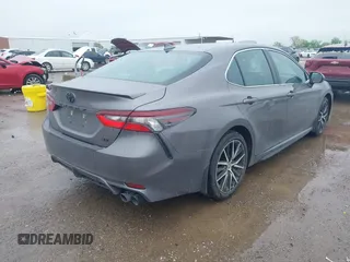2023 Toyota Camry SE z VIN 4T1T11AK0PU084934, wystawiony jako IAAI lot #41962805 z przebiegiem 39 395 mil mil oraz . Historia ofert i sprzedaży dostępna na DreamBid. Obrazek 4.