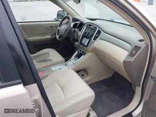 2006 Toyota Highlander Hybrid with VIN JTEEW21A060025752, listed as a IAAI auction lot 41467282 with 245,146 mi miles. Bid and sale history available at carsss.com. Image 5.