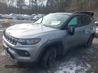 2022 Jeep Compass Latitude with VIN 3C4NJDBB4NT197015, listed as a IAAI auction lot 41182504 with 61,498 mi miles and . Bid and sale history available at DreamBid. Image 2.