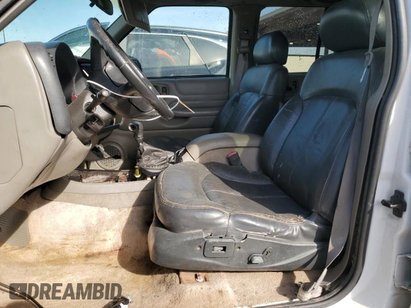 2000 GMC Jimmy Diamond Edition Luxury with VIN 1GKDT13W0Y2131772, listed as a Copart auction lot 50996535 with 256,958 mi miles and Salvage Title. Bid and sale history available at carsss.com. Image 7.
