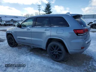 2018 Jeep Grand Cherokee Altitude z VIN 1C4RJFAG6JC452988, wystawiony jako Copart lot #88226035 z przebiegiem 120 015 mil mil oraz Szkoda całkowita • Salvage title. Historia ofert i sprzedaży dostępna na DreamBid. Obrazek 2.