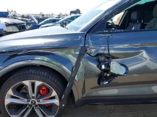 2024 Audi Q5 Sportback S line Premium Plus z VIN WA15AAFY3R2138424, wystawiony jako IAAI lot #42184784 z przebiegiem 4 635 mil mil oraz . Historia ofert i sprzedaży dostępna na DreamBid. Obrazek 6.