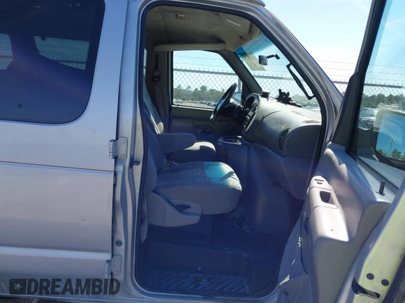 1999 Ford Econoline Passenger XL с VIN 1FBSS31S1XHC00521, выставлен на аукционе IAAI как лот 41629239 с пробегом 127 085 миль миль и . История ставок и продаж доступна на DreamBid. Изображение 5.