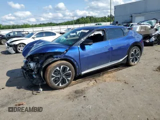 2024 Kia EV6 Wind z VIN KNDC3DLC2R5615571, wystawiony jako Copart lot #57298865 z przebiegiem 27 741 mil mil oraz Szkoda całkowita • Salvage title. Historia ofert i sprzedaży dostępna na DreamBid. Obrazek 1.