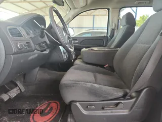2007 Chevrolet Suburban LS with VIN 1GNFC16JX7R401981, listed as a Copart auction lot 64618945 with 153,205 mi miles and Clean title. Bid and sale history available at DreamBid. Image 7.