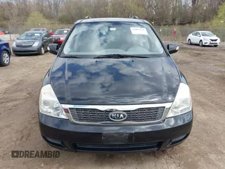 2011 Kia Sedona LX with VIN KNDMG4C7XB6368795, listed as a IAAI auction lot 42095251 with 146,813 mi miles. Bid and sale history available at carsss.com. Image 6.