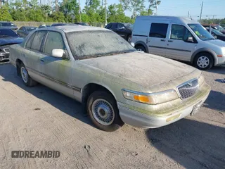 1997 Mercury Grand Marquis GS z VIN 2MELM74W6VX625065, wystawiony jako IAAI lot #42055672 z przebiegiem 125 494 mil mil oraz . Historia ofert i sprzedaży dostępna na DreamBid. Obrazek 1.