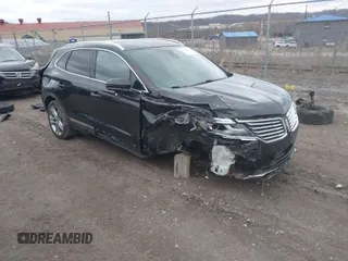 2017 Lincoln MKC Reserve with VIN 5LMCJ3D90HUL13616, listed as a IAAI auction lot 41803976 with 84,027 mi miles. Bid and sale history available at carsss.com. Image 1.