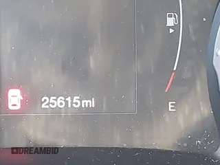 2020 Jeep Compass Altitude z VIN 3C4NJCBB6LT235321, wystawiony jako IAAI lot #42497160 z przebiegiem 25 615 mil mil oraz . Historia ofert i sprzedaży dostępna na DreamBid. Obrazek 16.