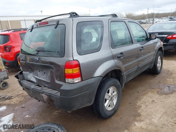 2006 Ford Escape XLS with VIN 1FMYU92ZX6KB10330, listed as a IAAI auction lot 41855529 with 249,548 mi miles. Bid and sale history available at carsss.com. Image 4.