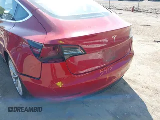 2018 Tesla Model 3 Long Range Battery z VIN 5YJ3E1EA3JF047287, wystawiony jako IAAI lot #42099771 z przebiegiem 120 470 mil mil oraz . Historia ofert i sprzedaży dostępna na DreamBid. Obrazek 18.