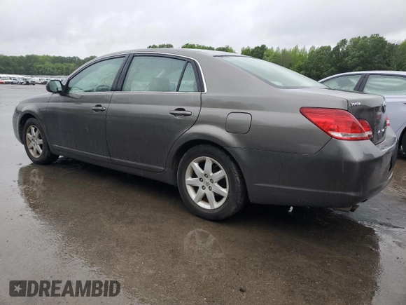 2005 Toyota Avalon XL z VIN 4T1BK36BX5U017137, wystawiony jako Copart lot #57623495 z przebiegiem 130 875 mil mil oraz Szkoda całkowita • Salvage title. Historia ofert i sprzedaży dostępna na DreamBid. Obrazek 2.