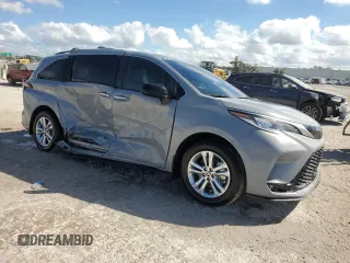 2023 Toyota Sienna XSE with VIN 5TDXSKFC0PS107594, listed as a Copart auction lot 44790745 with 28,679 mi miles and Salvage Title. Bid and sale history available at carsss.com. Image 4.