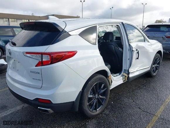 2024 Acura RDX with VIN 5J8TC2H31RL012072, listed as a IAAI auction lot 41583192 with 8,785 mi miles. Bid and sale history available at carsss.com. Image 4.