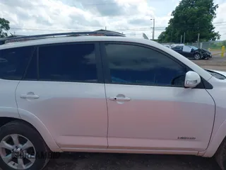 2012 Toyota RAV4 Limited с VIN 2T3DF4DV4CW190690, выставлен на аукционе IAAI как лот 42518459 с пробегом 81 390 миль миль и . История ставок и продаж доступна на DreamBid. Изображение 13.